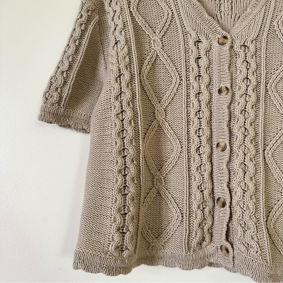💕 Host Pick 💕 Vintage Crop Beige Cardigan - Picture 2 of 5
